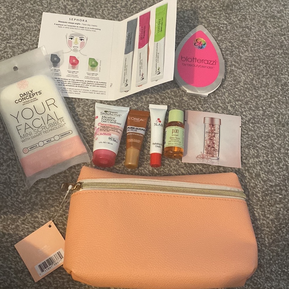 🆕 Beauty bundle with makeup bag - Picture 1 of 10